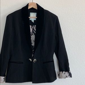 Tracey Reece | textured blazer with closure accent